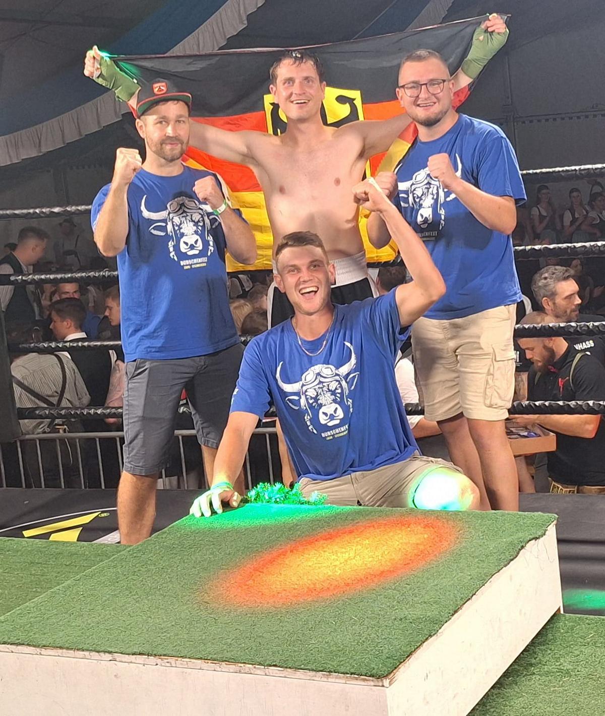 Foto nach dem Finale mit den Betreuern